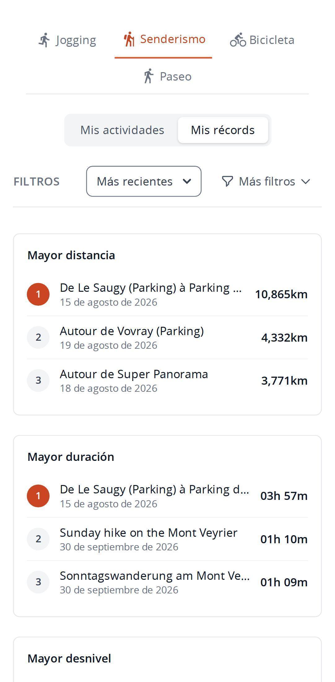 Vista de récords en un smartphone en MapPlanner, con las tres mejores rutas de senderismo por mayor distancia y mayor duración junto con su fecha