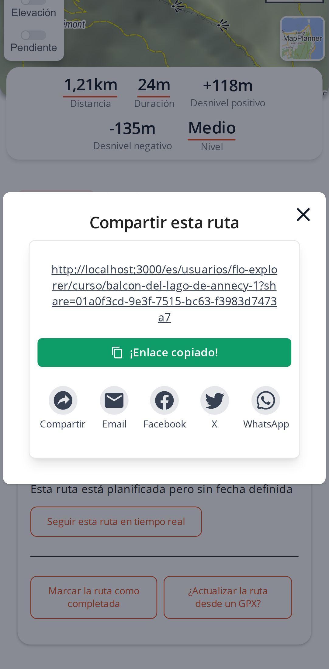 Compartir una ruta en el móvil con MapPlanner: enlace único copiado, botón para compartir del teléfono e iconos de Email, Facebook, X y WhatsApp