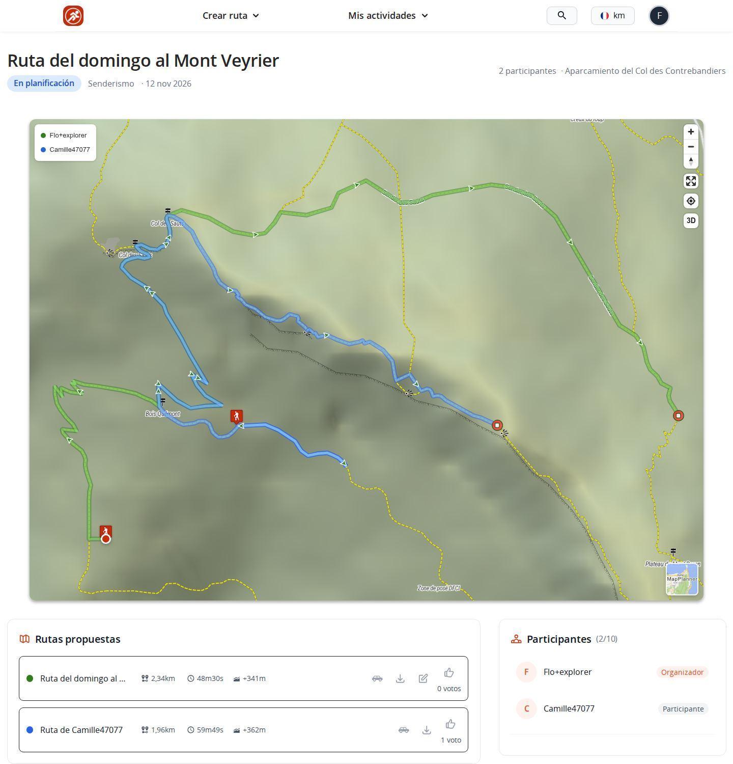 Página de una salida colaborativa en MapPlanner en ordenador: dos rutas de colores distintos en el mismo mapa con su leyenda, lista de rutas propuestas con distancia, duración, desnivel y votos, lista de participantes