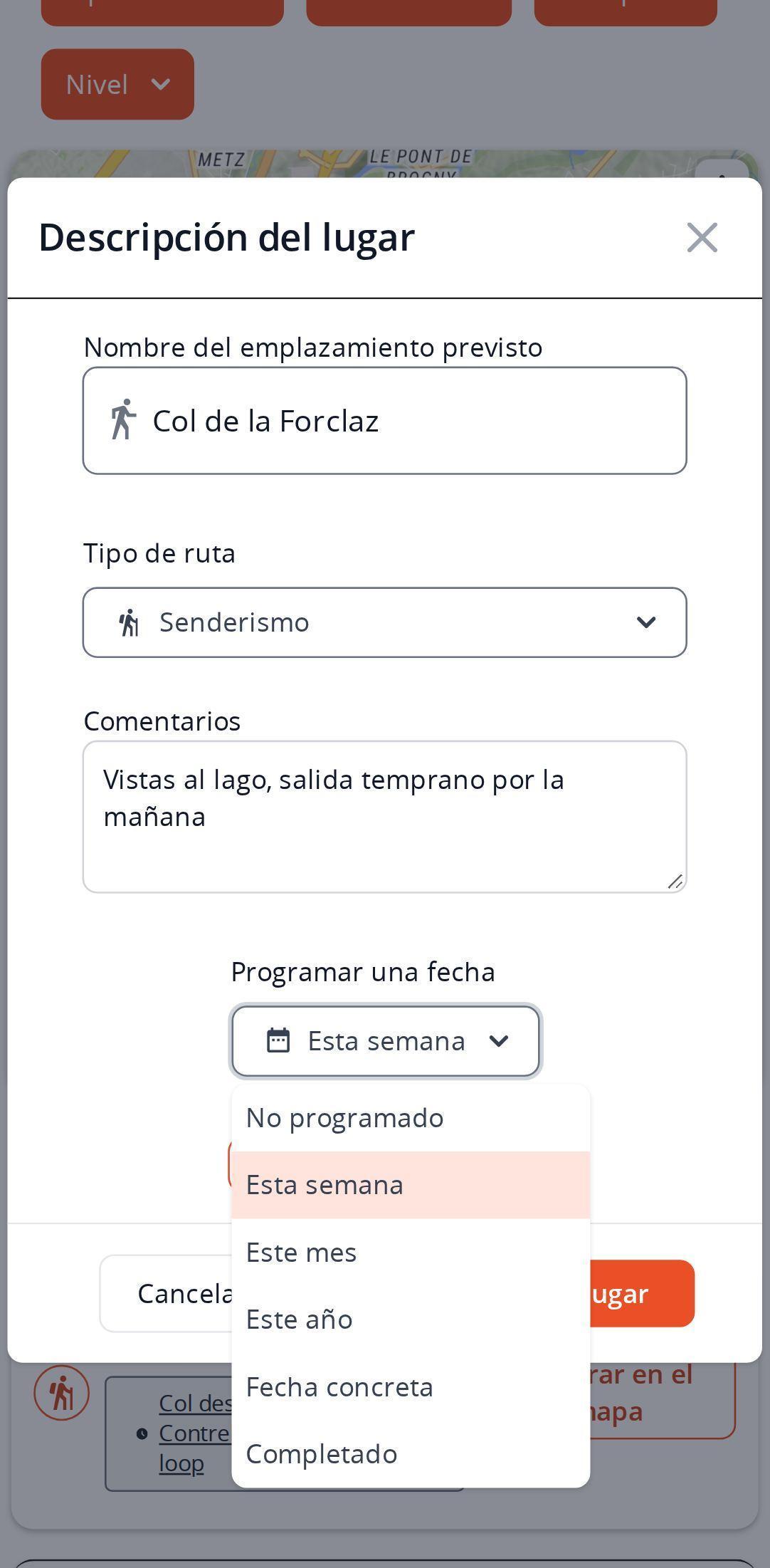 Ventana de descripción de un lugar en un smartphone en MapPlanner: nombre del lugar, senderismo como actividad, una nota y el menú de fecha desplegado con todas sus opciones, de sin fecha a realizado